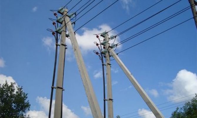 10 тысяч вольт: в Тульской области при работе на линии электропередачи погиб мужчина