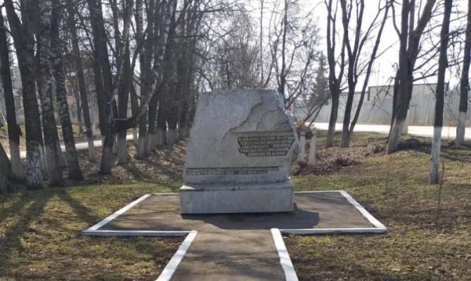 В Ясногорском районе прокуратура проверит информации о строительстве ТЦ рядом с мемориальной доской