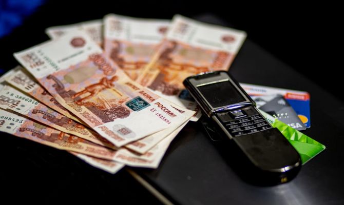 В Туле мошенники украли у сотрудника оборонного предприятия 282 000 рублей