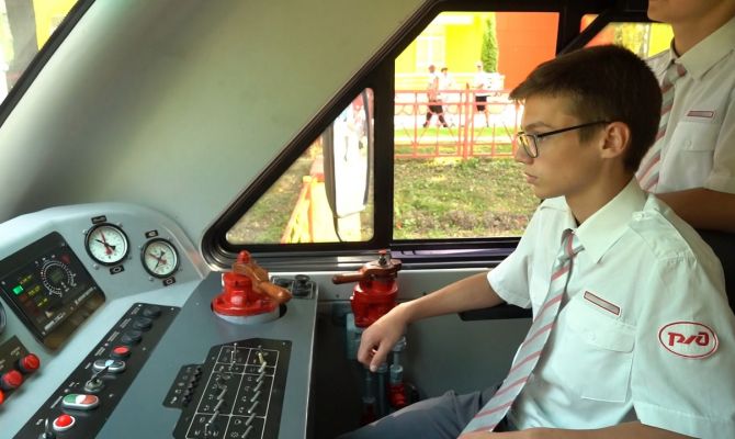 На Тульской детской железной дороге закрылся сезон: чему научились будущие машинисты
