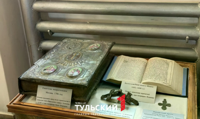 В Алексине священник нашел Евангелие XVIII века в подвале