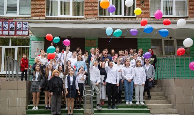 В школы со следующего учебного года вернут серебряные медали