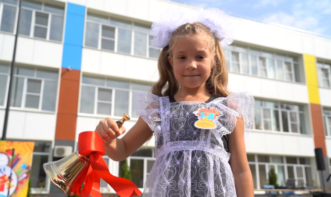 «И этот день настал»: жителям Мариуполя представили восстановленную туляками школу