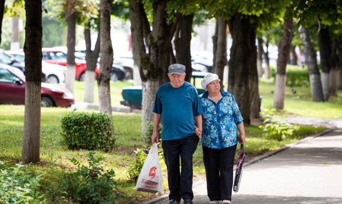 Пенсионеры смогут получать надбавку за содержание близких родственников