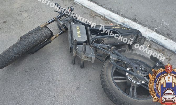 В Туле 21-летний водитель электровелосипеда попал под колеса иномарки