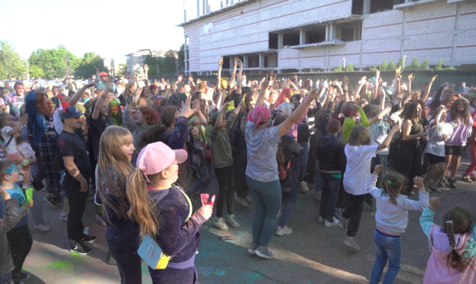 От автопробега до фестиваля красок: как в Туле отпраздновали День России