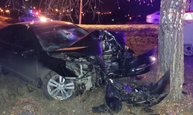 Под Киреевском водитель Nissan Teana погиб, врезавшись в дерево