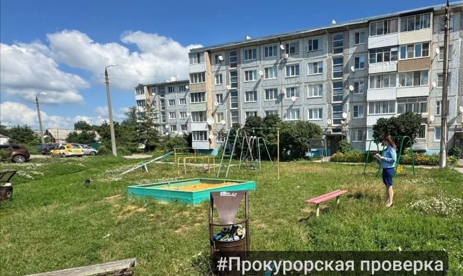Прокуратура нашла нарушения на детской площадке в Новомосковске 