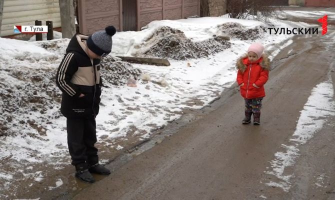 Семейная драма: тулячка с двумя детьми осталась на улице из-за конфликта с матерью