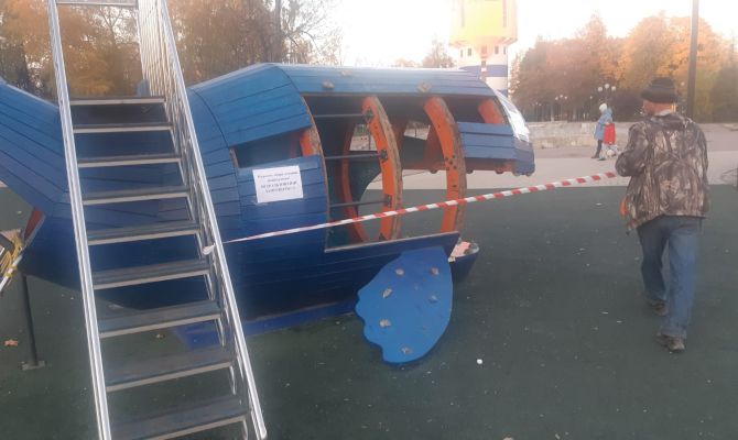 В Туле вандалы сломали фигурку Кита в Кировском сквере