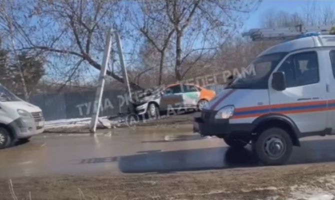 18-летняя тулячка на каршеринге врезалась в столб на улице Калинина