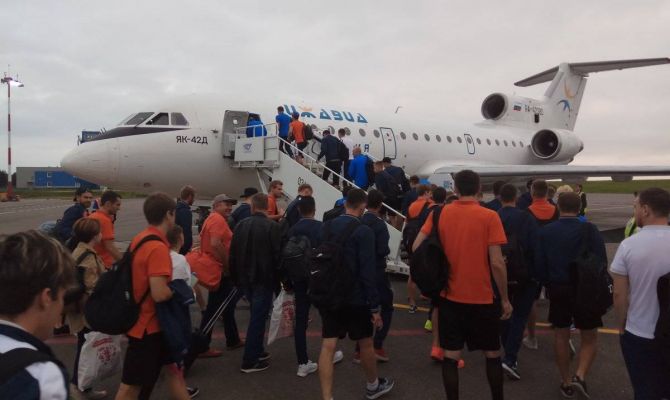 После матча с «Арсеналом» футболисты «Урала» шесть часов провели в аэропорту