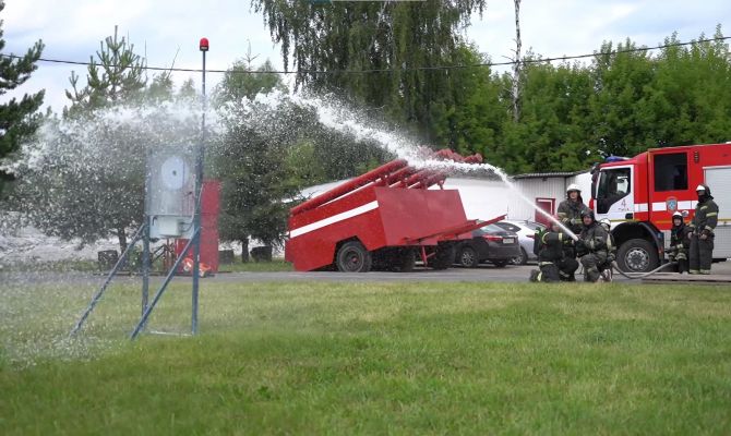 Пожар глазами очевидца: туляков поместили в симулятор горящего дома