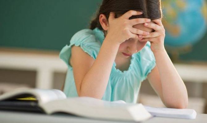 Гаджеты развивают дислексию у детей