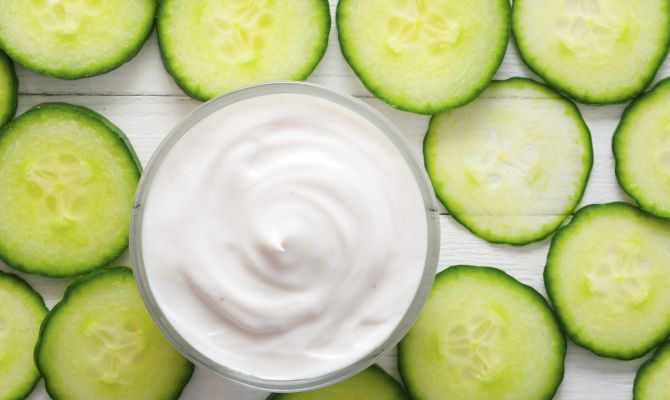 Врачи рассказали, чем опасны огуречные маски 