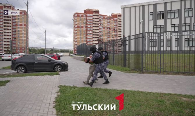 Перед 1 сентября в школах отрабатывают задержание террористов