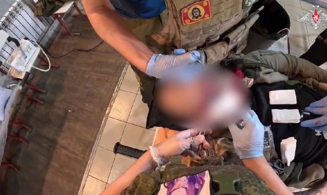 Батарея БПЛА попала в глаз: военные хирурги прооперировали бойца СВО