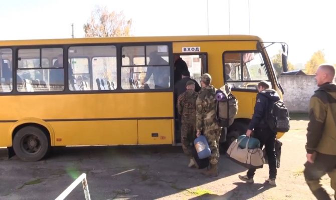 Мобилизованных жителей Киреевска проводили на боевое слаживание