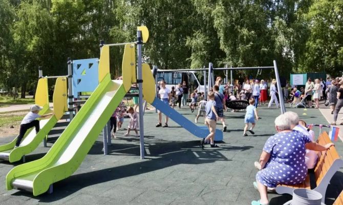 В Одоеве открылась современная детская площадка