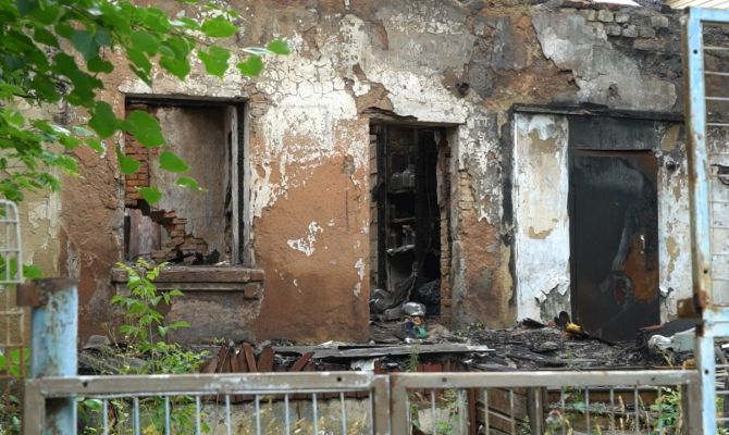В Тульской области жителей барака заливает из-за сгоревших квартир соседей