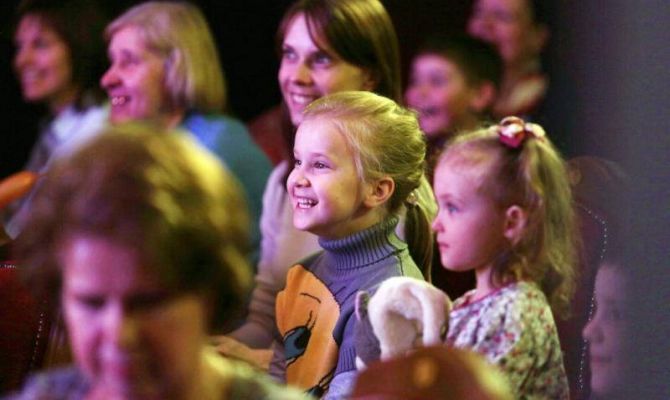 Малообеспеченным тульским семьям предоставят билеты в театры и на концерты