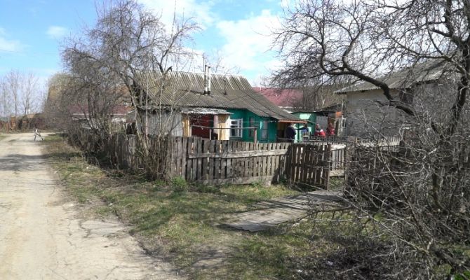 Как в XIX веке: жительница Донского вынуждена жить в доме без воды и канализации