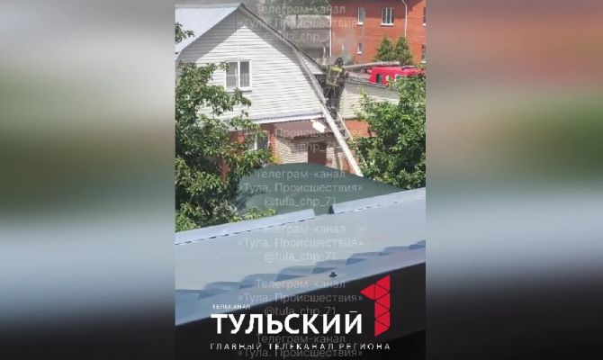 В Туле в микрорайоне Мясново загорелся частный дом