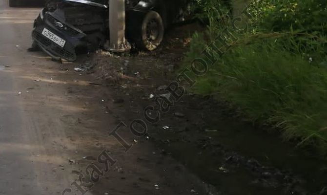 В Донском пьяный водитель врезался в опору линий электропередач