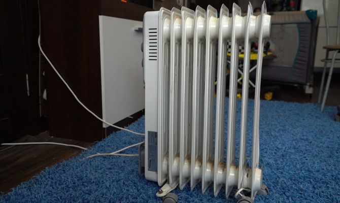 Отопительный парадокс: в Донском с горячими батареями в квартире +14 градусов