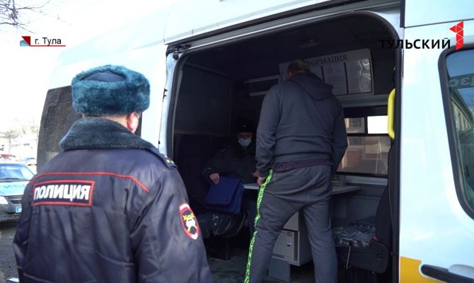 От «лысой» резины до заблокированных выходов: какие нарушения находят в тульских маршрутках