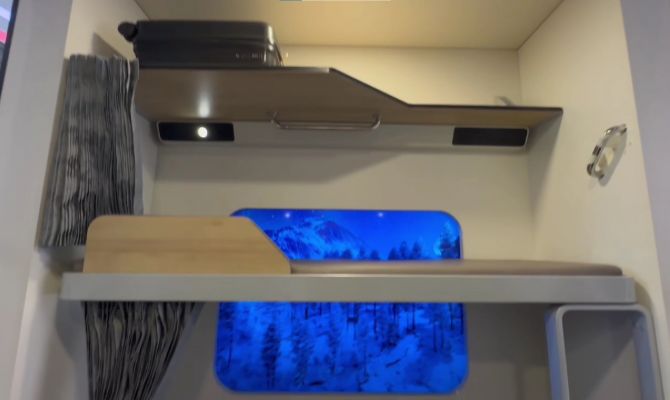 В РЖД показали макет нового плацкарта с полками длиной почти два метра