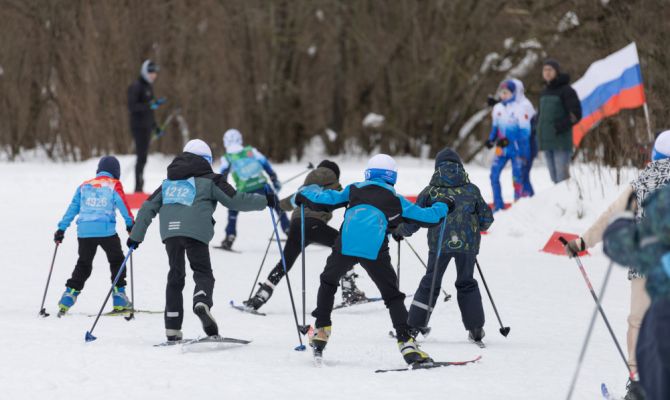 Больше 5,5 тысяч туляков вышли на старт "Лыжни России-2026": фоторепортаж
