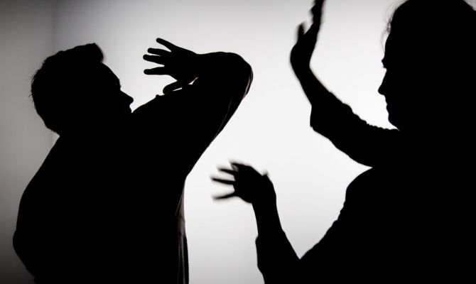 Пьяный житель Богородицка насмерть ударил сожительницу бревном по голове