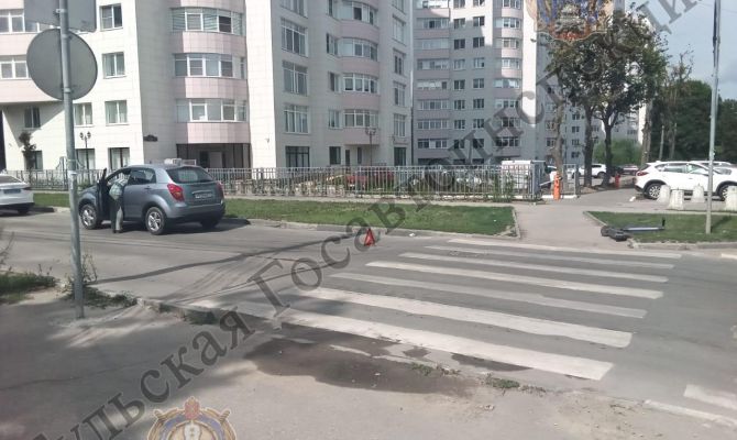 На пешеходном переходе в Туле сбили подростка на самокате