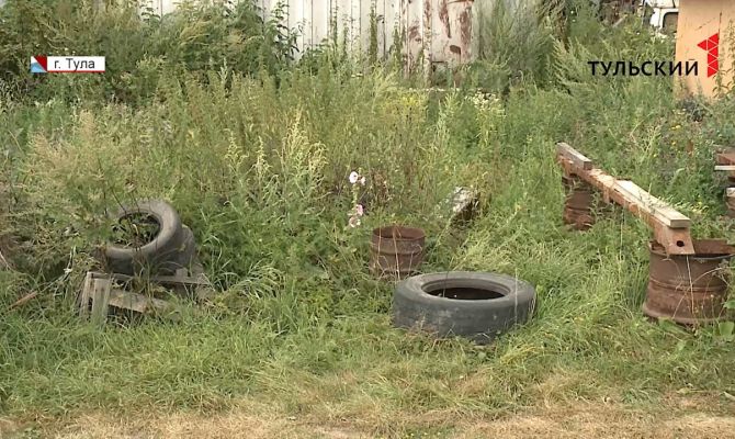 Как тулякам избавиться от клумб и скульптур из автомобильных покрышек у себя во дворе