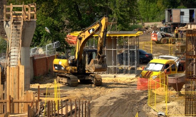 В Туле для строительства моста через Упу сдвинули русло реки Воронки