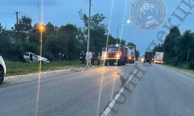 В Тульской области водитель легковушки скончался после столкновения с тягачом