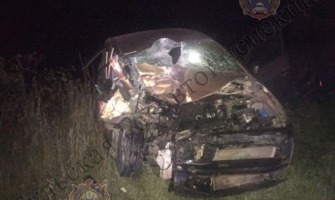 В Ясногорском районе водитель легковушки попал в больницу, врезавшись в стоящий «КамАЗ»