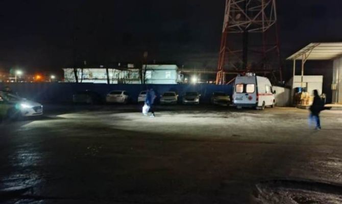 В Новомосковске водитель грузовика сбил женщину на парковке