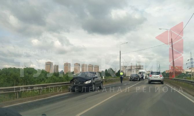На выезде из Тулы собралась большая пробка из-за аварии