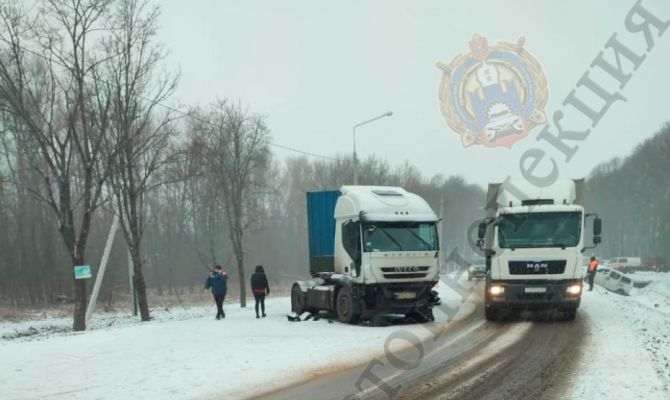 Под Тулой женщина-водитель грузовика устроила ДТП с 3 машинами и 3 пострадавшими