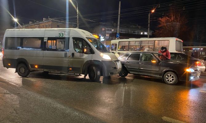 «Тула встала»: в разных концах города вечером 21 декабря собрались "мертвые" пробки