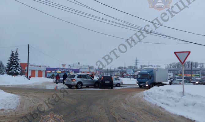 В тройном ДТП в Новомосковске пострадала женщина