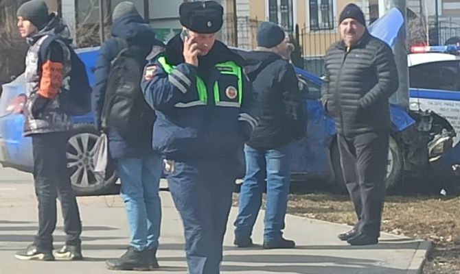 В Туле на перекрестке улиц Лейтейзена и Демонстрации в ДТП пострадали 2 человека