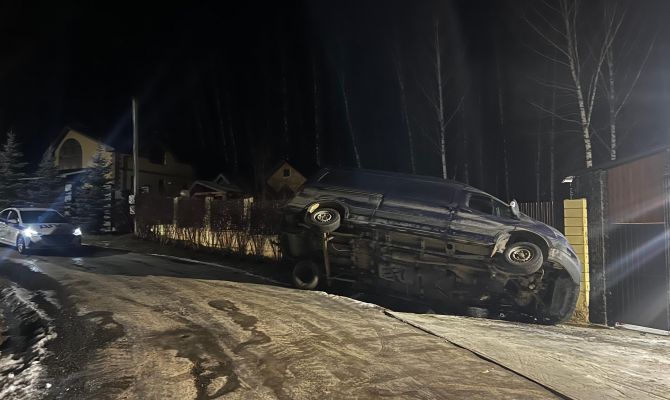 В ДТП в Заокском районе перевернулся "Форд": пострадали три человека