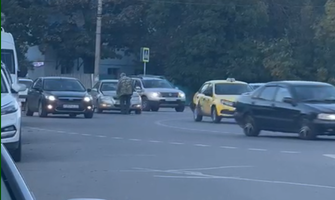 На Короленко в Туле произошло ДТП с участием такси