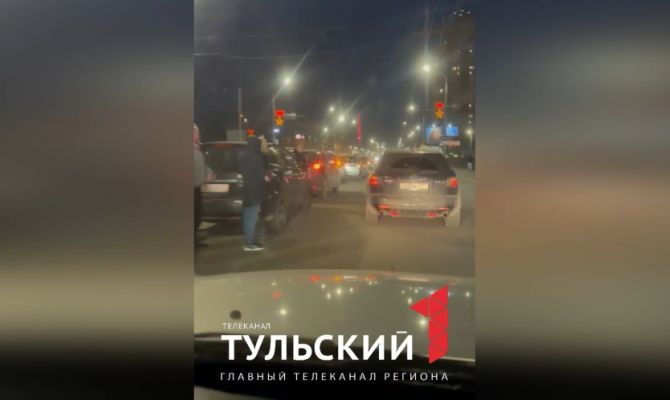 В Туле на Зеленстрое произошло массовое ДТП с участием семи легковушек