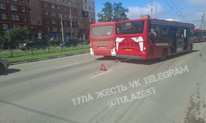 В Туле на улице Марата столкнулись два пассажирских автобуса 