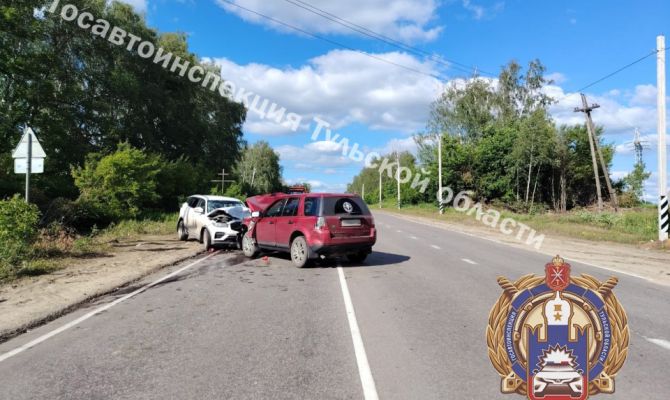 Под Тулой 47-летний водитель «Лэнд Ровера» вылетел на встречку: есть пострадавшие 