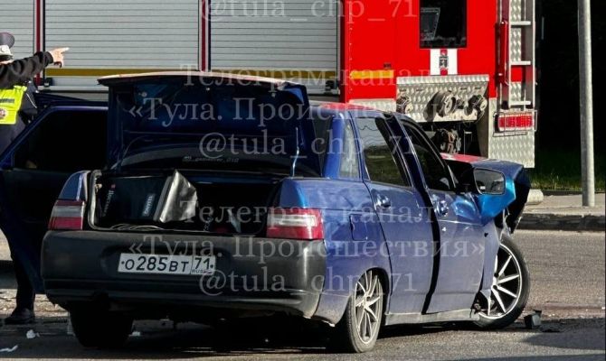 В Туле на Рязанском шоссе столкнулись две легковушки